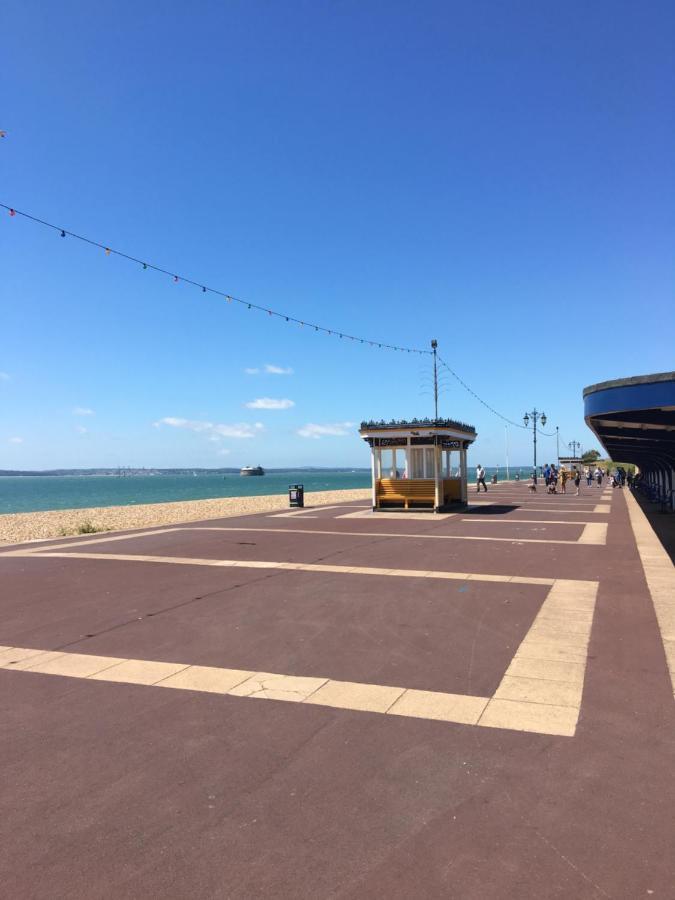 Spacious Split Level Flat In Great Location Portsmouth Exteriör bild